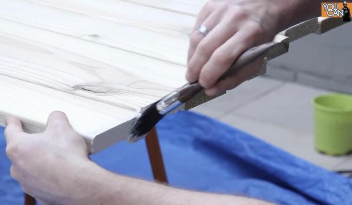 diy wood privacy screen, Paint the End of the Boards