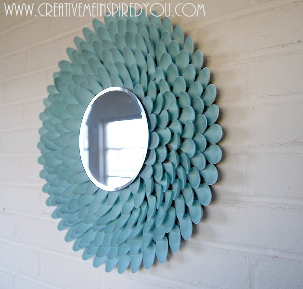 13 hermosos artculos de decoracin que puedes hacer usando cosas que ya tienes, Decoraci n para el hogar por menos Haciendo espejos de cuchara