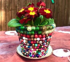 How to Transform Your Plastic Plant Pots With Beads !
