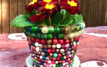 How to Transform Your Plastic Plant Pots With Beads !