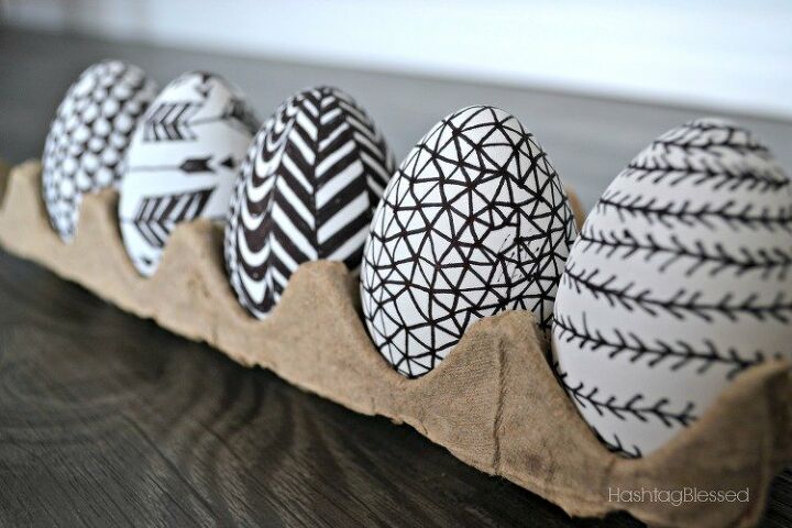 15 tcnicas de decorao de ovos de pscoa que mal podemos esperar para experimentar, Ovos de P scoa com Sharpie Doodle