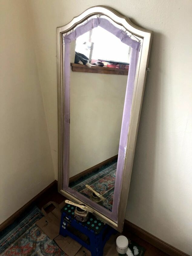 un espejo viejo recibe un nuevo aspecto