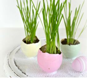 15 decoraciones de pascua que van ms all de los huevos de colores, Huevos de Pascua para plantar hierba de trigo en bonitos colores pastel