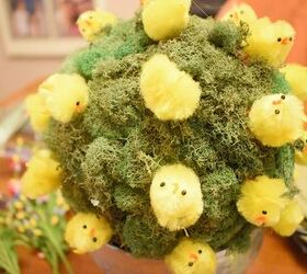 15 decoraciones de pascua que van ms all de los huevos de colores, Topiario de pollitos de Pascua