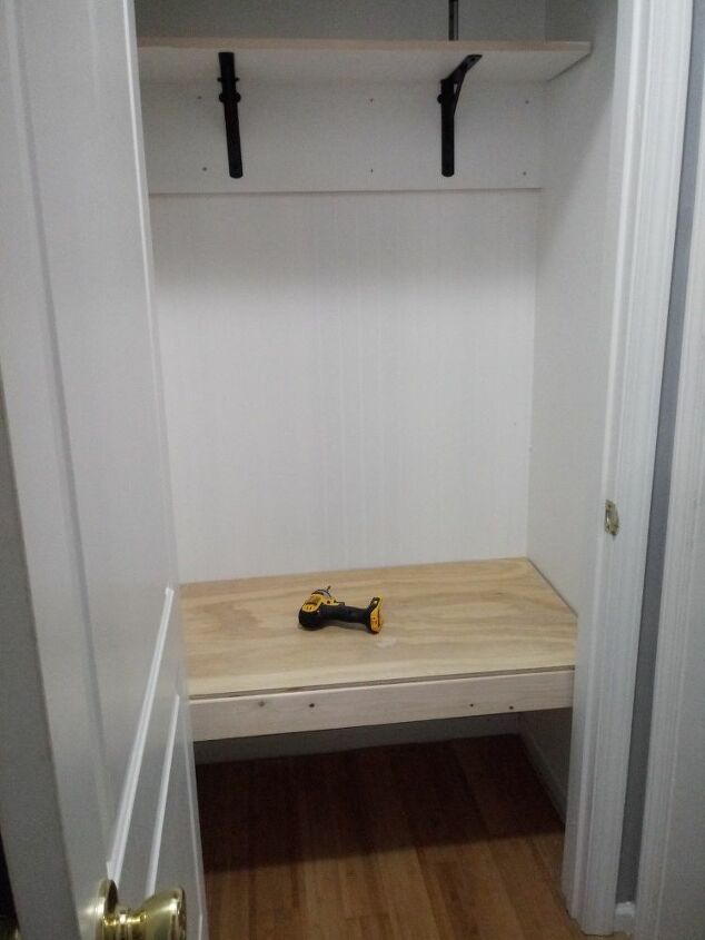 armario para el guardarropa en el cuarto de bao