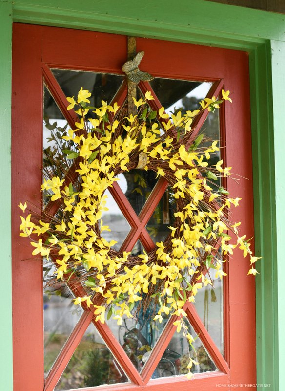 diy spring wreath with blooming wellies