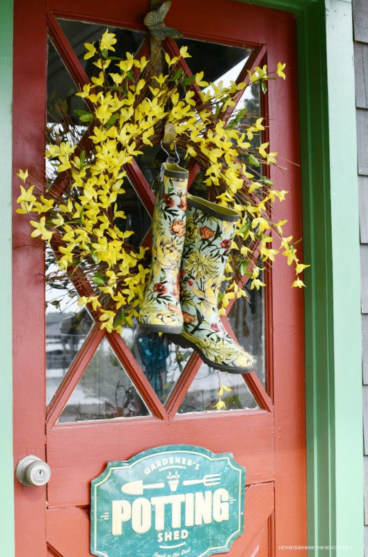 diy spring wreath with blooming wellies