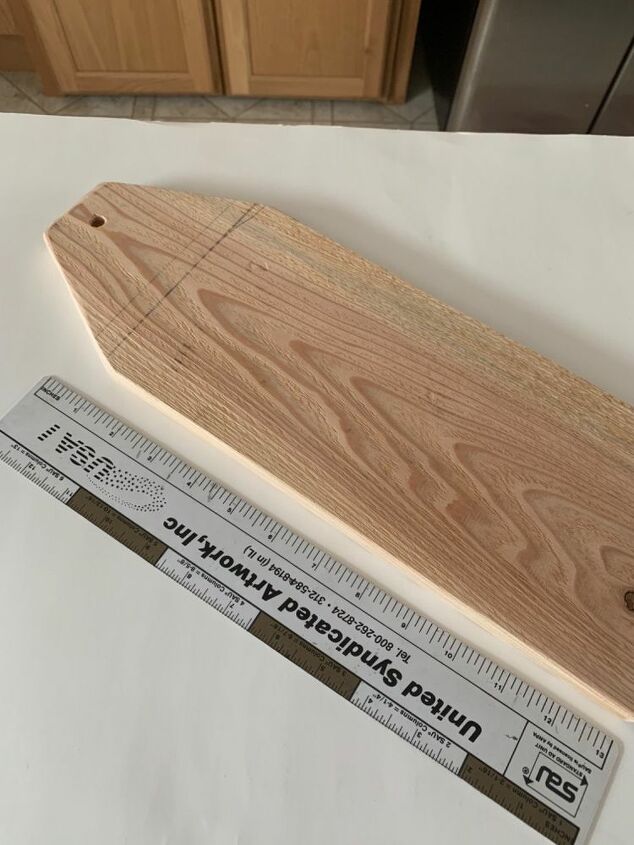 etiqueta de pascua de madera grande realmente bonita fcil, Preparar la madera es un paso importante
