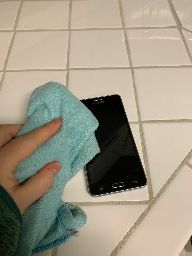how to clean and disinfect your cell phone