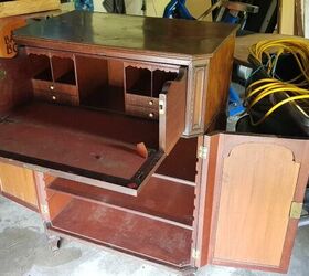 q can anyone help me identify this furniture piece