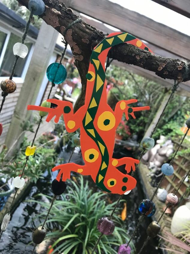 how to make a new colourful friend to live in your garden, Lizard overlooking the pond