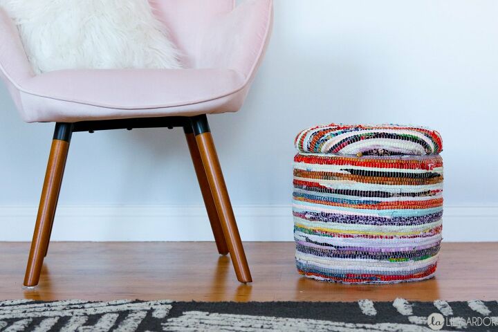 8 inspiradoras ideas de decoracin para el saln que puedes probar en tu casa, Pies de almacenaje DIY Utilizando un cubo