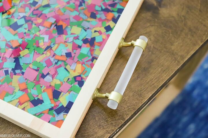 8 inspiradoras ideas de decoracin para el saln que puedes probar en tu casa, Bandeja de confeti de resina