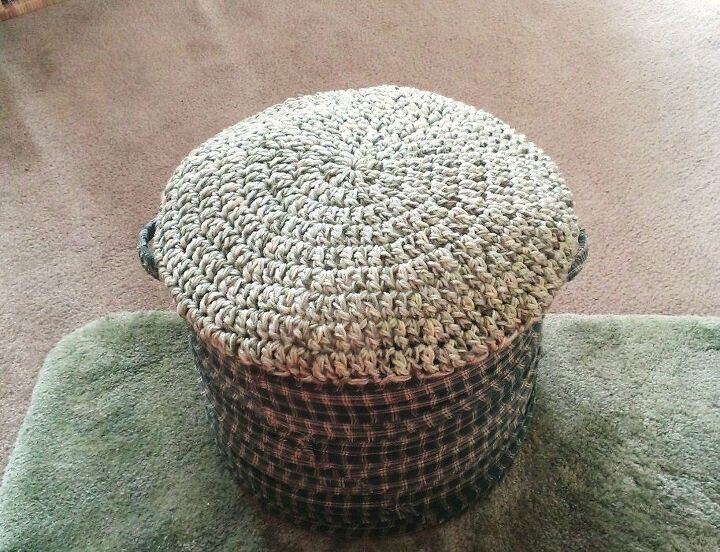 15 crazy creative ways to reuse old pots and pans around your home, Convert a lobster pot into a foot stool