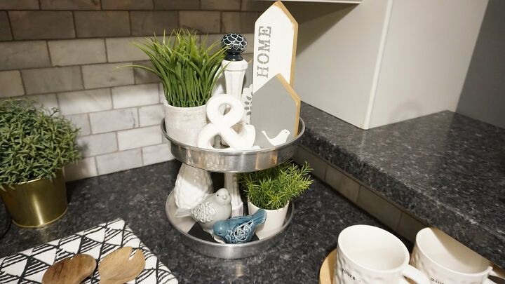 15 crazy creative ways to reuse old pots and pans around your home, Make a tiered tray from cake pans