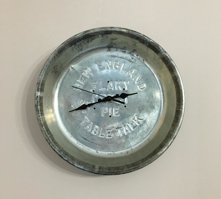 15 crazy creative ways to reuse old pots and pans around your home, Create a vintage pie tin clock