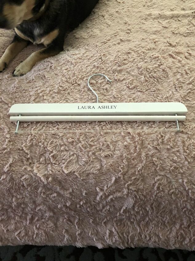 q throw blanket hanger