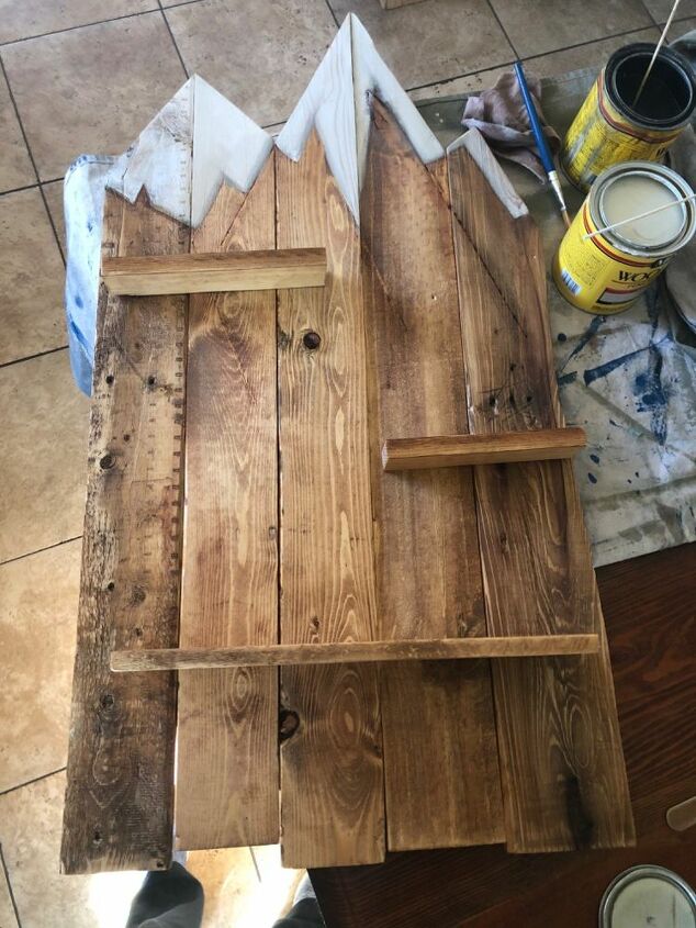 retazos de madera para un estante de aceite esencial de montaa, A adiendo los estantes