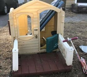 easy outdoor plastic playhouse makeover, The Before Shot