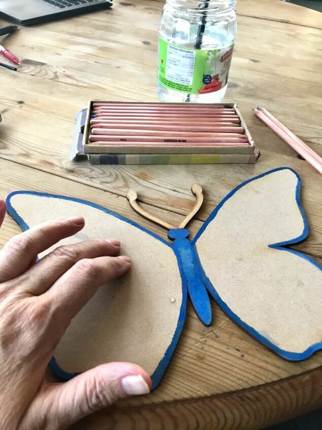 how to paint a beautiful big butterfly for your garden, Edge with colour