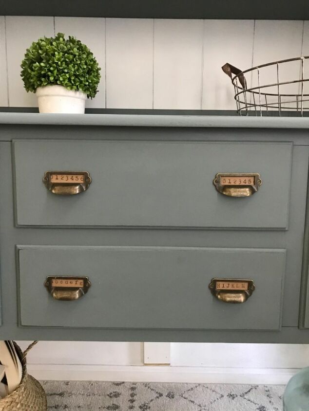 farmhouse hutch makeover