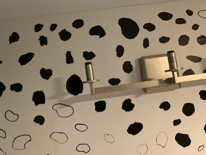 diy dotted accent wall, Close up