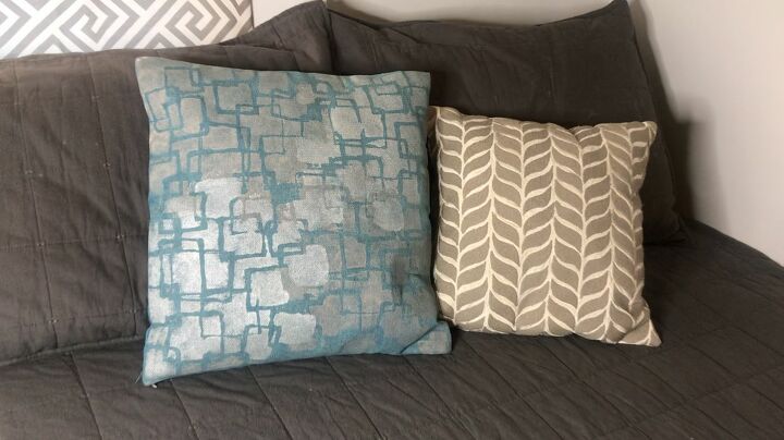 s 4 gorgeous diy pillow ideas to style your sofa, Hot Glue Pillows