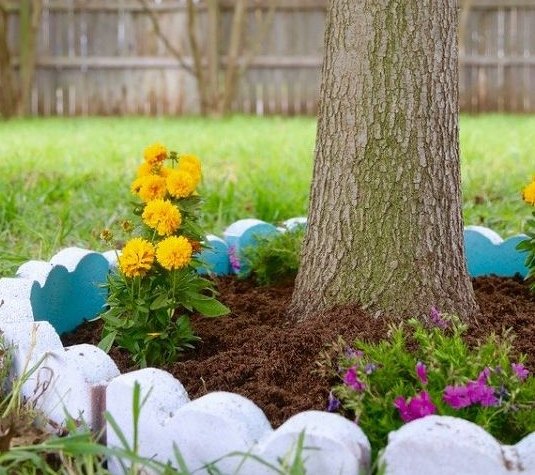 13 gorgeous garden edging ideas to try out this season, Refresh garden borders with spray paint