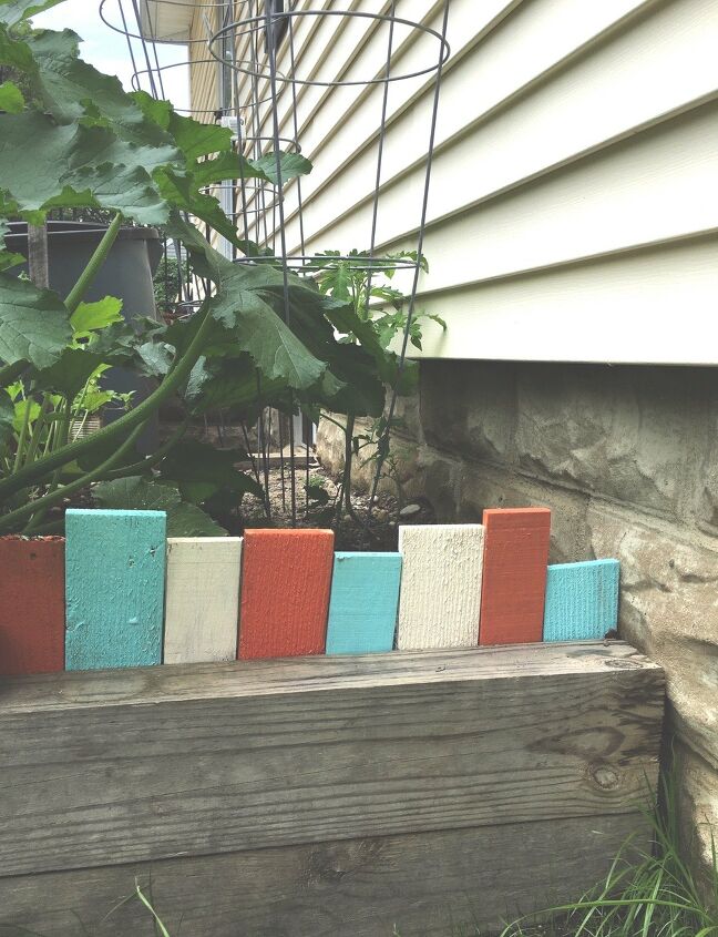 13 gorgeous garden edging ideas to try out this season, Paint pallet wood for a colorful border