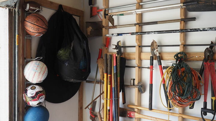 ideia de armazenamento de ferramentas de jardim para a garagem