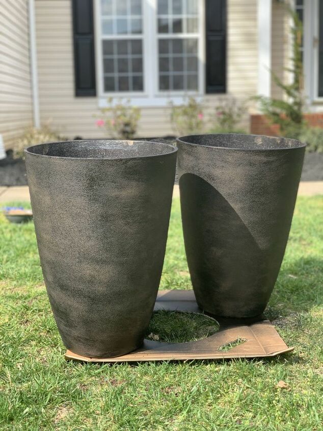 use mud and paint to update boring planters