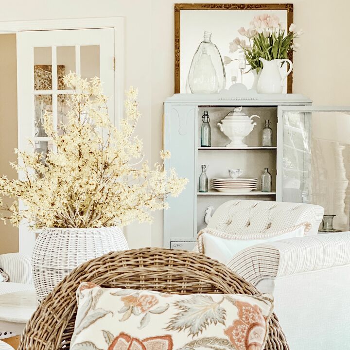 11 painted hutches that are so much more beautiful now, Give it an antique blue look with C2 Cadeau Paint