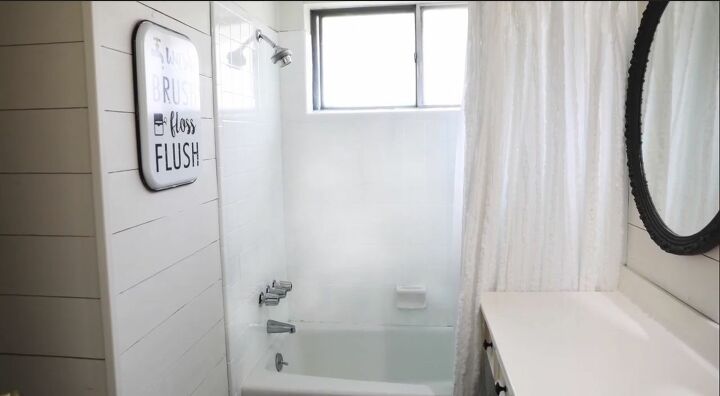 las 14 mejores maneras de renovar su cuarto de bao, Azulejos de la ducha pintados