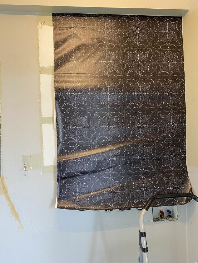 papel pintado para el lavadero, Esquina superior pegada a la pared
