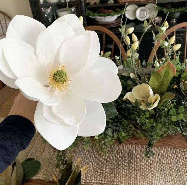idea de centro de mesa rstico de primavera, A continuaci n a ade flores de magnolia grandes