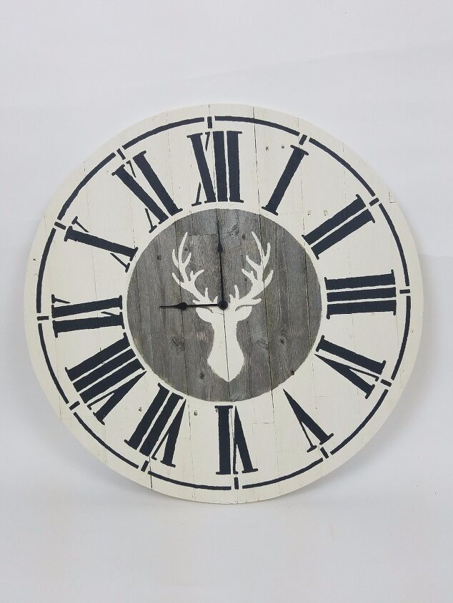 s 15 charming ways to add farmhouse decor to your home, Turn wooden fence pieces into a wall clock