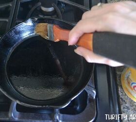 how to clean and season a rusty cast iron skillet