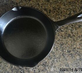 how to clean and season a rusty cast iron skillet
