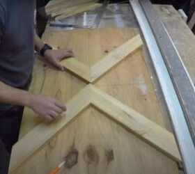 create recycled pallet wood wall art in 6 easy steps, Lay Out the Center
