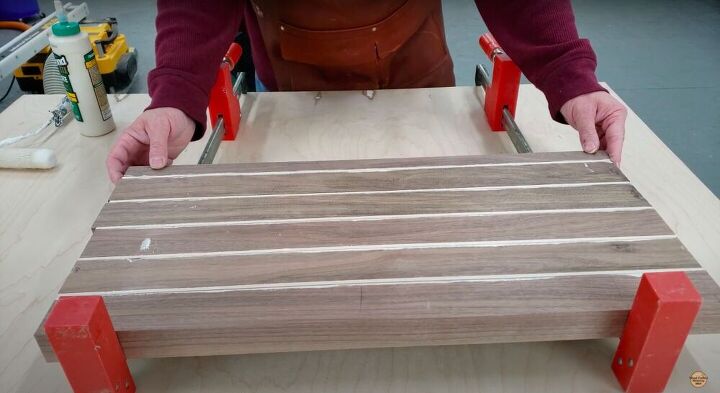cmo crear una impresionante tabla de cortar de madera de ladrillo, Pegar juntos