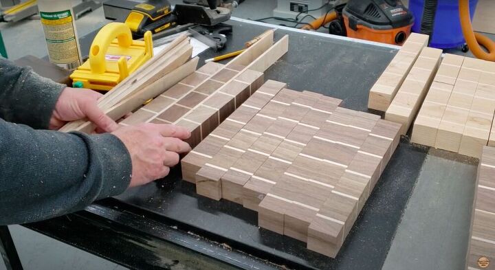 cmo crear una impresionante tabla de cortar de madera de ladrillo, Coloque el dise o