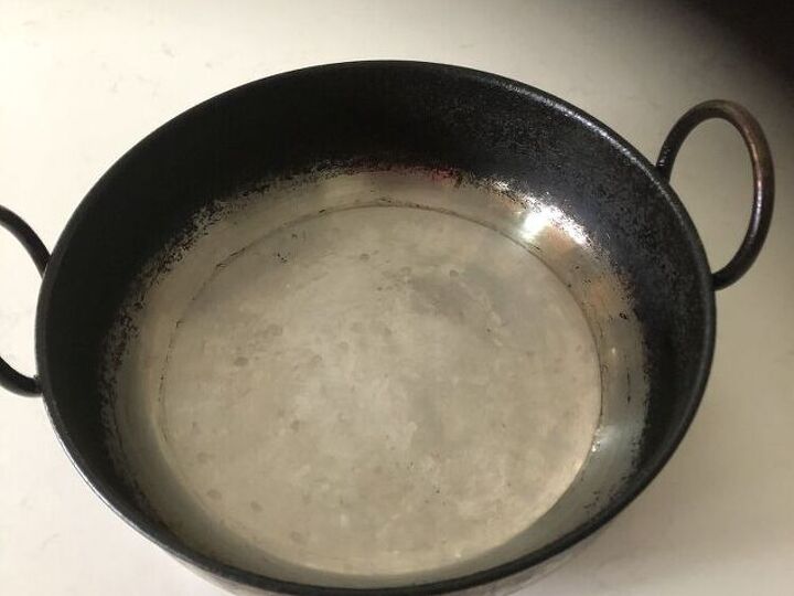 q how to clean the attached deep frying pan