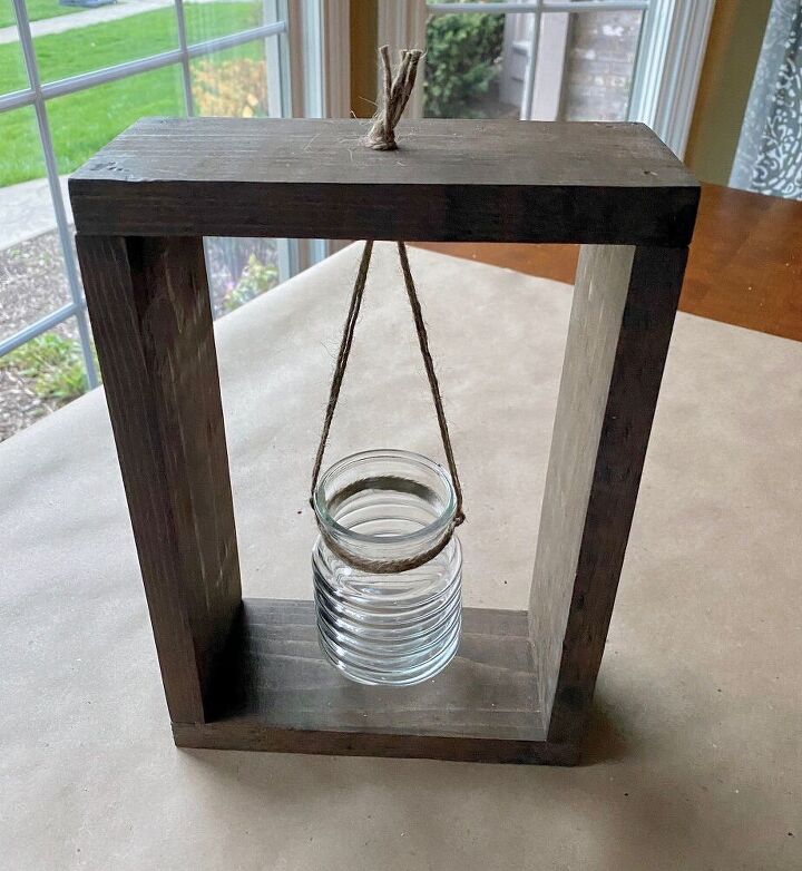 vaso com moldura de madeira