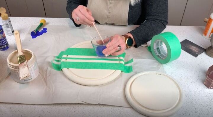 crea una bandeja expositora reciclada para tu cocina, Mezclar la pintura