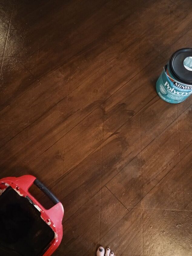 piso vinlico pintado para parecer madeira