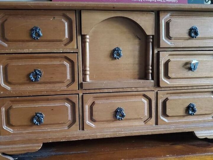 q upcycle a old jewlery box