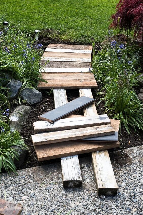 monte uma charmosa passarela com tema de jardim usando sucata de madeira
