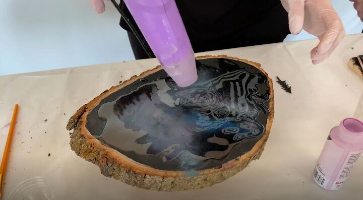 wood slice decor, Move the Resin with a Heat Gun