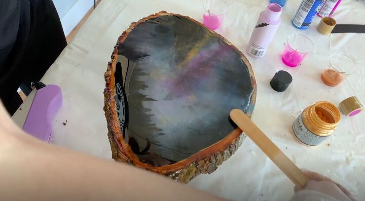 wood slice decor, Spread the Resin to the Edge