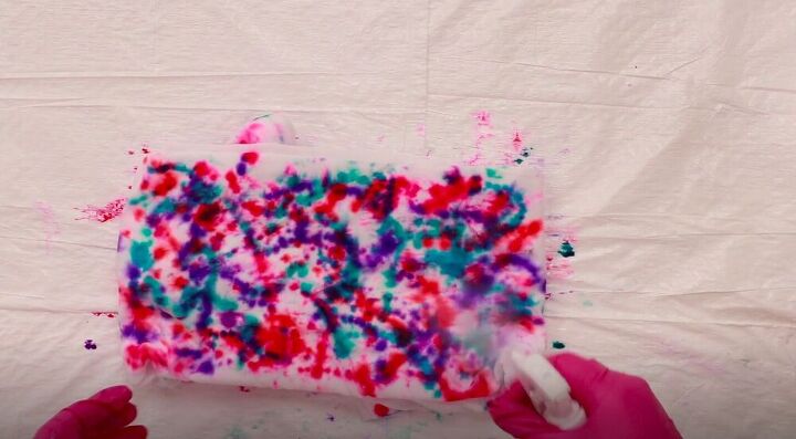 tie dye pillow covers, Spray with Alcohol